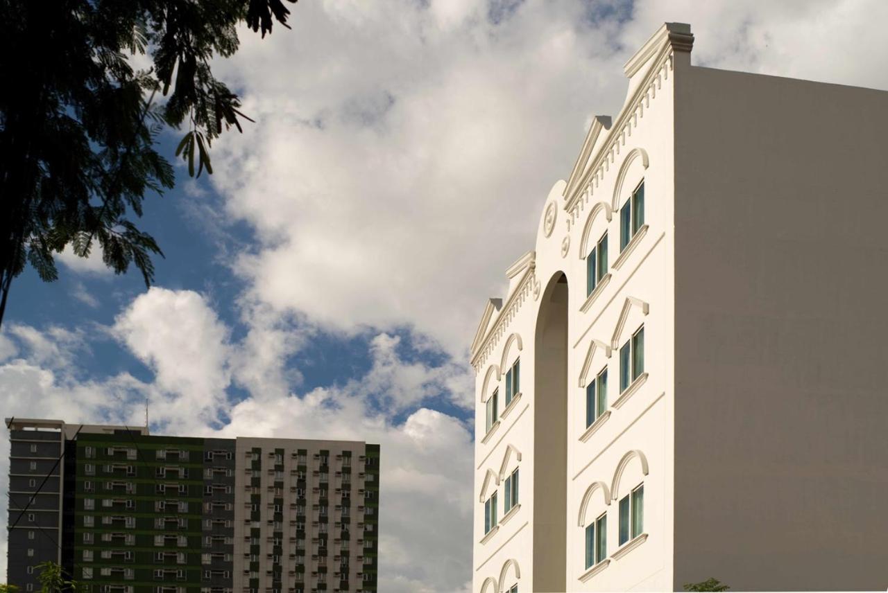 1001 Nights Boutique Inn Кагаян де Оро Екстериор снимка